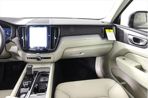 2025 Volvo XC60 Plug-In Hybrid T8 Plus