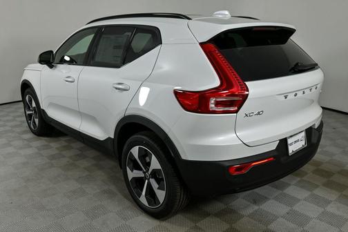 2026 Volvo XC40 B5 Plus