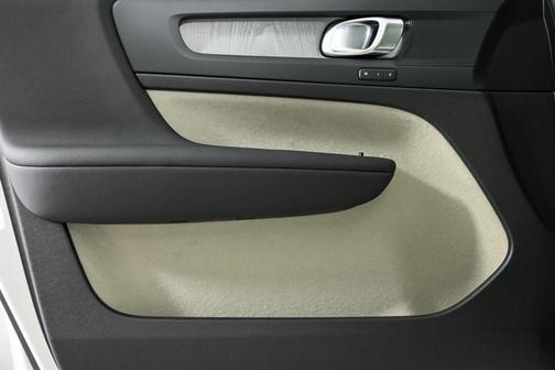 2026 Volvo XC40 B5 Plus