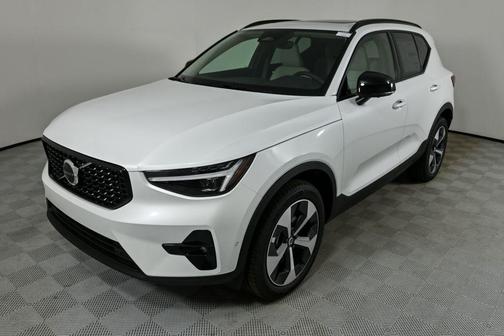 2026 Volvo XC40 B5 Plus