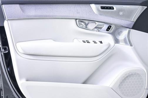 2026 Volvo XC90 Ultra, B6 AWD Gas (mild hybrid), Gasoline, Bright, 7 Seats