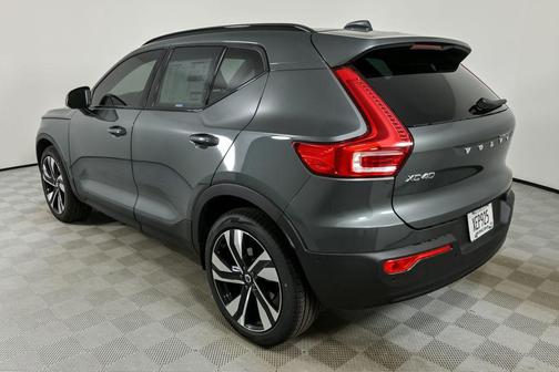 2026 Volvo XC40 B5 Ultra