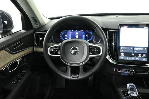 2025 Volvo XC90 B6 Core
