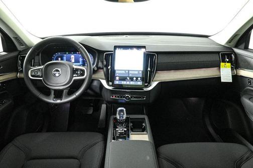 2025 Volvo XC90 B6 Core