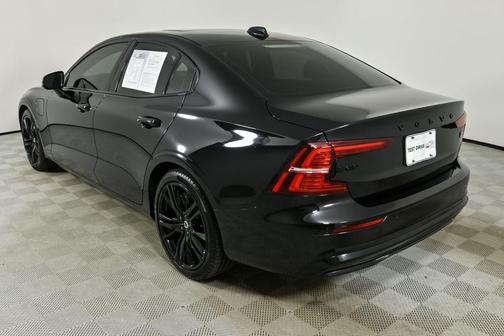2023 Volvo S60 Recharge Plug-In Hybrid T8 Ultimate Black Edition