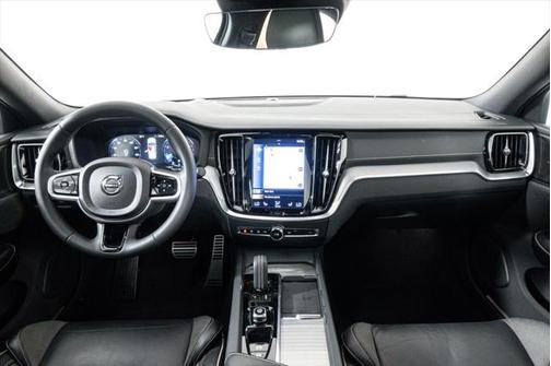 2022 Volvo S60 T5 R-Design