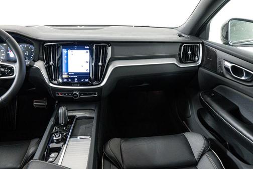 2022 Volvo S60 T5 R-Design