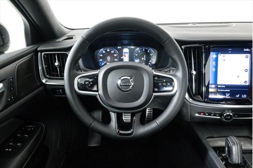 2022 Volvo S60 T5 R-Design