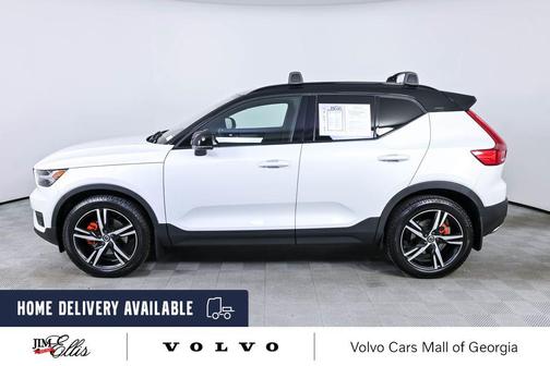 Crystal White Metallic 2020 Volvo XC40 T5 R-Design