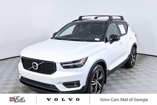 Crystal White Metallic 2020 Volvo XC40 T5 R-Design