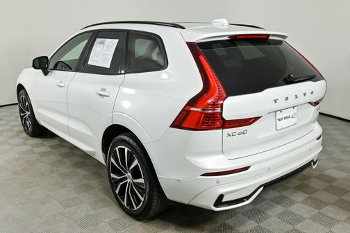 2024 Volvo XC60 B5 Plus Dark Theme