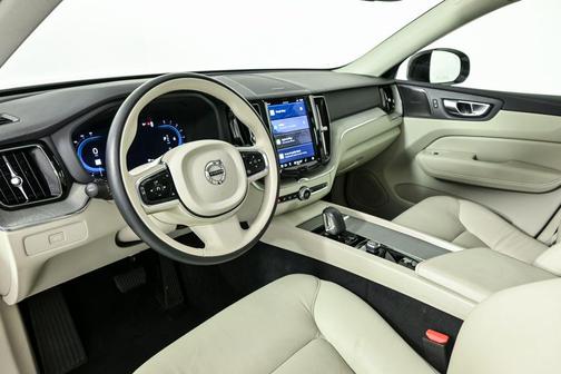2024 Volvo XC60 B5 Plus Dark Theme