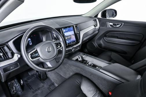 2025 Volvo XC60 B5 Plus