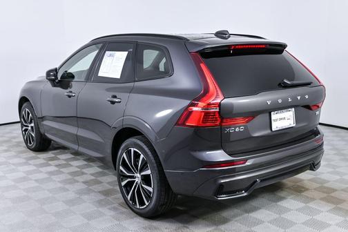 2025 Volvo XC60 B5 Plus