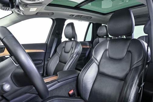 Pebble Grey Metallic 2020 Volvo XC90 Hybrid T8 Inscription 6 Passenger