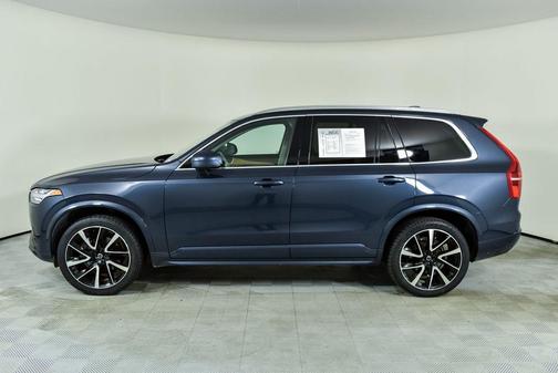 2022 Volvo XC90 T6 Momentum