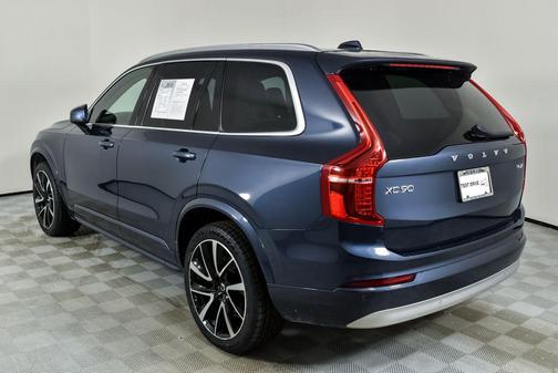 2022 Volvo XC90 T6 Momentum