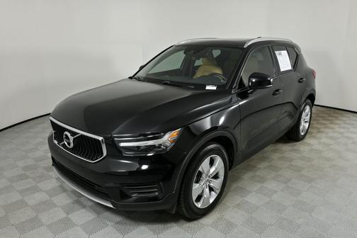 2020 Volvo XC40 T4 Momentum