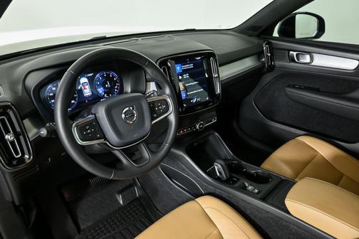 2020 Volvo XC40 T4 Momentum