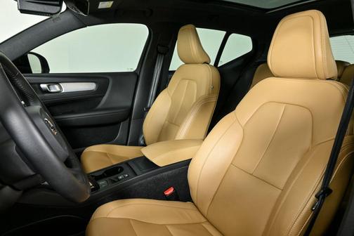 2020 Volvo XC40 T4 Momentum