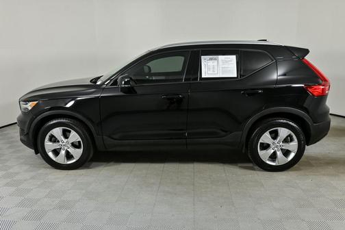 2020 Volvo XC40 T4 Momentum