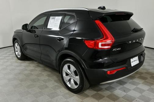 2020 Volvo XC40 T4 Momentum