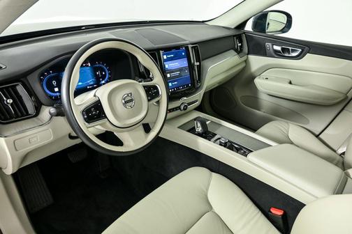 2023 Volvo XC60 B5 Plus Bright Theme