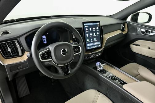2026 Volvo XC60 B5 Plus