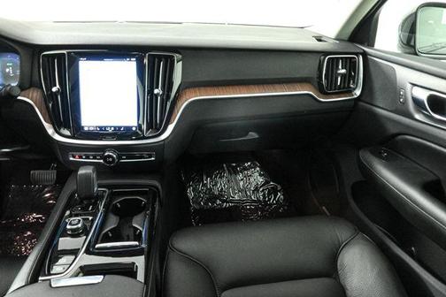 2023 Volvo S60 Recharge Plug-In Hybrid T8 Plus Dark Theme