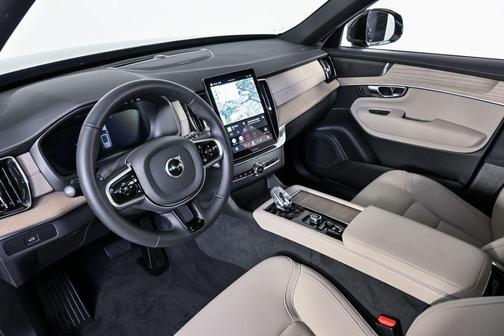 2025 Volvo XC90 B5 Plus 7-Seater