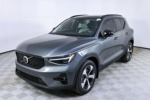 2026 Volvo XC40 Plus, B5 AWD Gas (mild hybrid), Dark