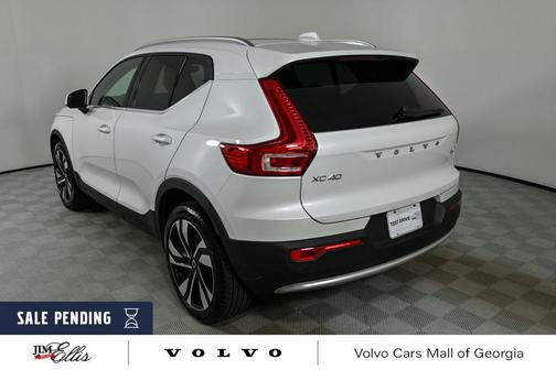 2025 Volvo XC40 B5 Plus Bright Theme