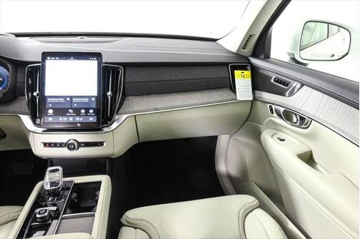 2025 Volvo XC90 B6 Ultra