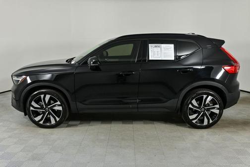2023 Volvo XC40 B4 Plus Dark Theme