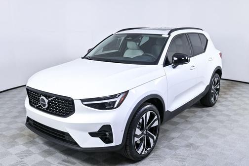 2026 Volvo XC40 Plus, B5 AWD Gas (mild hybrid), Dark
