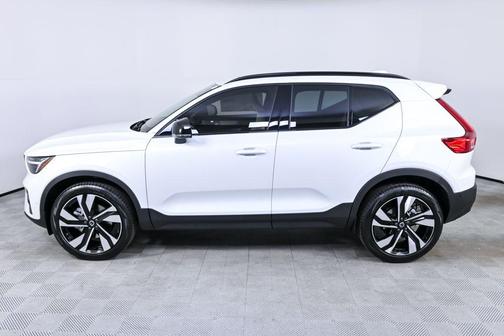 2026 Volvo XC40 Plus, B5 AWD Gas (mild hybrid), Dark
