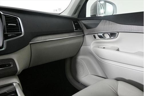 2023 Volvo XC90 B5 Plus