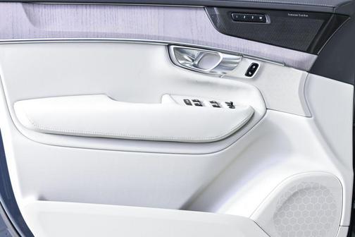 Denim Blue Metallic 2026 Volvo XC90 Ultra, B6 AWD Gas (mild hybrid), Gasoline, Bright, 7 Seats