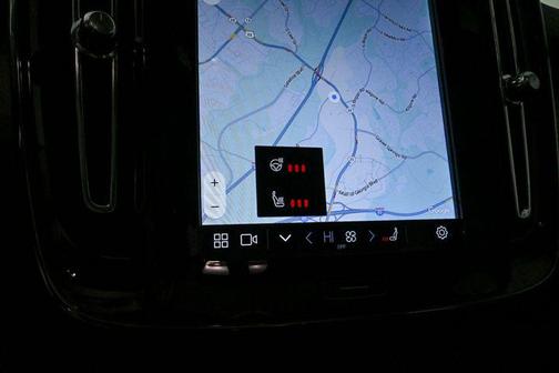2025 Volvo XC40 B5 Ultra Dark Theme