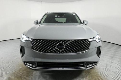 2025 Volvo XC90 B6 Plus 6-Seater