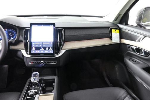 2025 Volvo XC90 B6 Plus 6-Seater