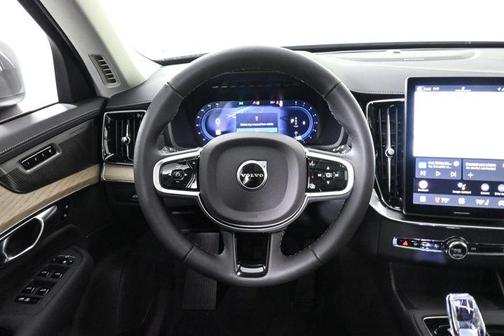 2025 Volvo XC90 B6 Plus 6-Seater