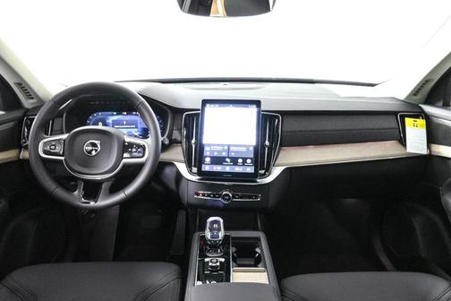 2025 Volvo XC90 B6 Plus 6-Seater