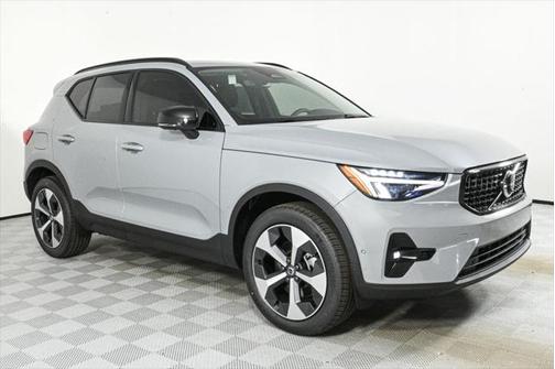 2025 Volvo XC40 B5 Plus Dark Theme