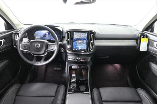 2025 Volvo XC40 B5 Plus Dark Theme