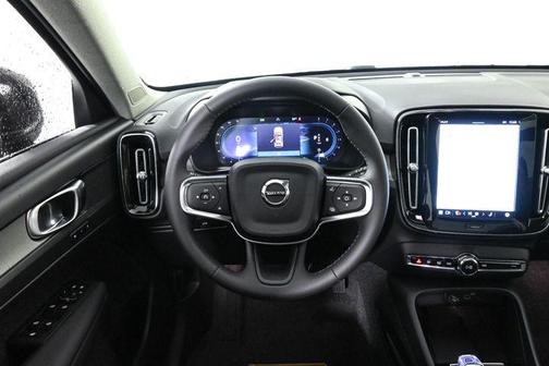 2025 Volvo XC40 Plus Bright Theme