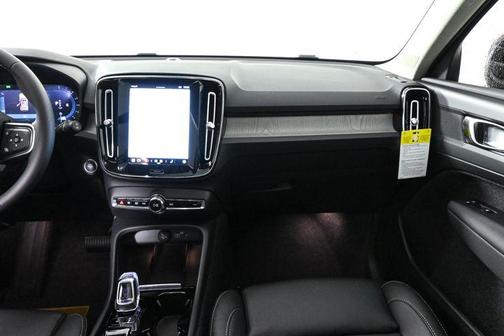 2025 Volvo XC40 Plus Bright Theme