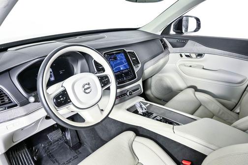 Onyx Black Metallic 2023 Volvo XC90 Recharge Plug-In Hybrid T8 Ultimate Bright Theme 7-Seater