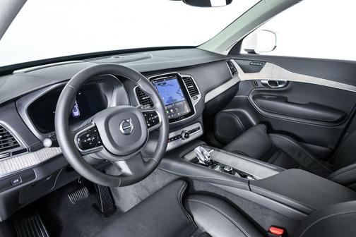 Crystal White Metallic 2024 Volvo XC90 B6 Ultimate Bright Theme 7-Seater