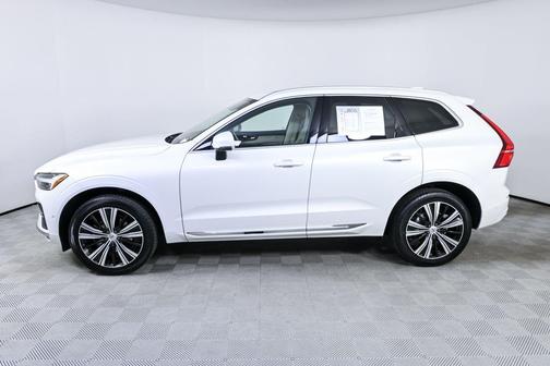 Crystal White Metallic 2023 Volvo XC60 B5 Ultimate Bright Theme